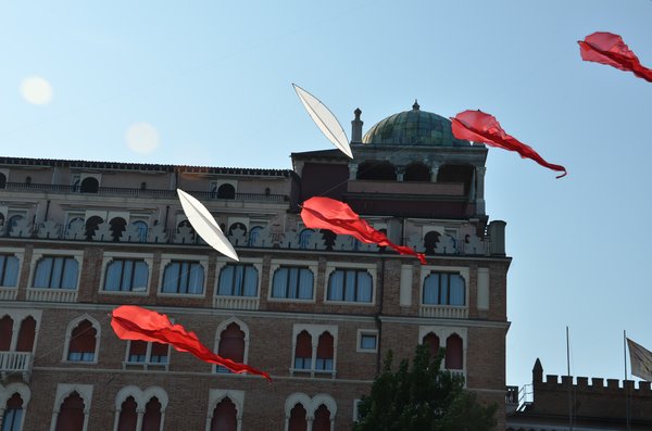Image 18 from Windfire Designs Venice 2011 Flowx kites by Tim Elverston and Ruth Whiting
