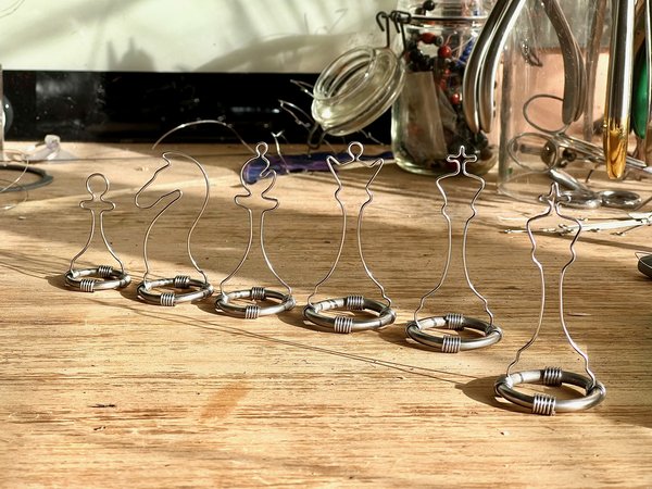 Image 30 from Wire Chess Set by Tim Elverston