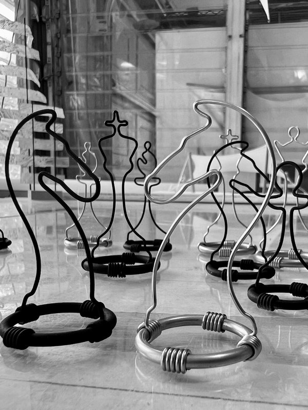 Image 61 from Wire Chess Set by Tim Elverston